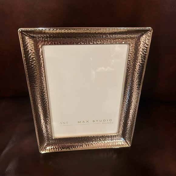 NWT Max Studio Home Hammered Gold Tone Photo Frame, size 5x7 - Picture 3 of 8